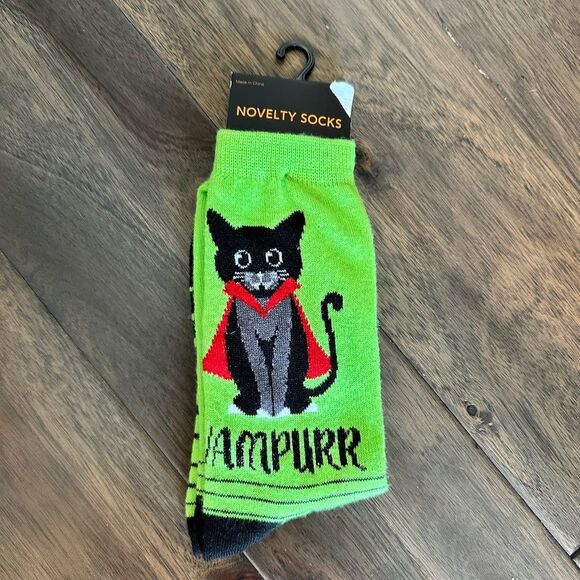 NWT Green & Black “Vampurrr” Cat Striped Halloween Socks - one size - Picture 1 of 3